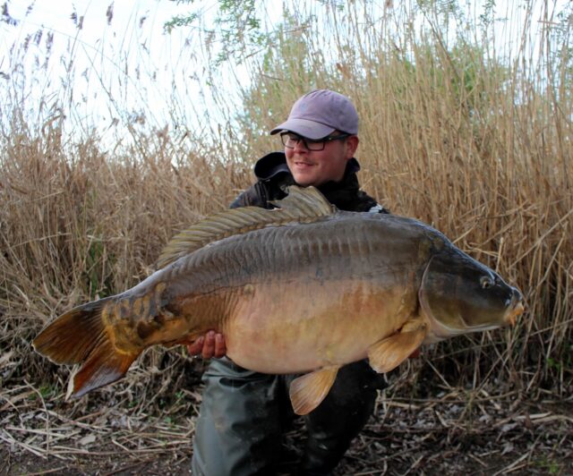 Direkt zurück aus Frankreich ging es weiter ans heimische Wasser – und der Einsatz wurde sofort für @_joshi_carplife_ belohnt.

Mit einer ordentlichen Portion Krill SF konnte er direkt ein Zeichen setzen und bereits in den ersten Nächten einen absoluten Ausnahmefisch landen.

Am Ende durfte  @_joshi_carplife_ den zweitgrößten Spiegler des Sees in den Händen halten – ein Moment, der definitiv in Erinnerung bleibt. Genau für solche Augenblicke lohnen sich die langen Nächte und die harte Arbeit am Wasser.

Krill SF hat einmal mehr gezeigt, warum das Vertrauen in den richtigen Köder so entscheidend ist.

[WERBUNG] 
🌐 Alle Produkte: auf unserer Homepage
📸 Fangbilder: schick sie uns per DM!

📞 Kontakt:
📱 WhatsApp: 0171 2736310
📧 carptimebaits@web.de
💬 Instagram & Facebook DM