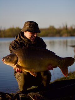 In den letzten Wochen konnte @sprint_ex_fishing an verschiedenen Gewässern einige tolle Karpfen mit unserem Crazy Orange 🍊 überlisten.

Dabei war er vielseitig unterwegs – vom klassischen Wurfangeln bis hin zum punktgenauen Ablegen mit Futterboot und Schlauchboot.

Auch die Bedingungen hätten unterschiedlicher kaum sein können: kalte Nächte, warme Sommertage und Fische in den verschiedensten Verhaltensphasen. Umso schöner, wenn ein Köder unter so wechselhaften Bedingungen konstant überzeugt.

Der Crazy Orange hat einmal mehr gezeigt, warum er zu den absoluten Favoriten vieler unserer Kunden gehört 🧡

[WERBUNG] 
🌐 Alle Produkte: auf unserer Homepage
📸 Fangbilder: schick sie uns per DM!

📞 Kontakt:
📱 WhatsApp: 0171 2736310
📧 carptimebaits@web.de
💬 Instagram & Facebook DM