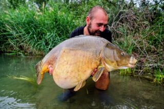 Erfolgreiche Boilies müssen nicht immer teuer sein 🧡

Unser Meat & Pepper ist der beste Beweis dafür. Als vielseitiger Allrounder überzeugt er seit Jahren an den unterschiedlichsten Gewässern.

Auch Stammkunde Franz Josef Wormbs setzt an seiner heimischen Kiesgrube auf diesen Boilie – mit beeindruckendem Erfolg: In nur 10 Tagen konnte er knapp 70 Karpfen bis 20,5 kg fangen. Gefüttert wurde mit einem Mix aus 15, 20 und 24 mm Boilies.

Konstant erfolgreich – ohne Kompromisse.

[WERBUNG] 
🌐 Alle Produkte: auf unserer Homepage
📸 Fangbilder: schick sie uns per DM!

📞 Kontakt:
📱 WhatsApp: 0171 2736310
📧 carptimebaits@web.de
💬 Instagram & Facebook DM