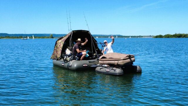 Über 1.000 Hektar Wasser, direkt nach der Laichzeit und Temperaturen von über 30 °C – keine einfachen Bedingungen für @_joshi_carplife_ und @riedel.r93 am Lac de Madine.

Mit der richtigen Strategie, intensiver Fischsuche und einer klaren Taktik ging der Plan dennoch auf. Sie fanden die Fische in 2 kleinen Buchten. 
Das Erfolgsrezept: Stickmix in Kombination mit unseren Red Tuna Boilies

[WERBUNG] 
🌐 Alle Produkte: auf unserer Homepage
📸 Fangbilder: schick sie uns per DM!

📞 Kontakt:
📱 WhatsApp: 0171 2736310
📧 carptimebaits@web.de
💬 Instagram & Facebook DM